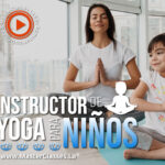 Clases de yoga para niños con instructor especializado